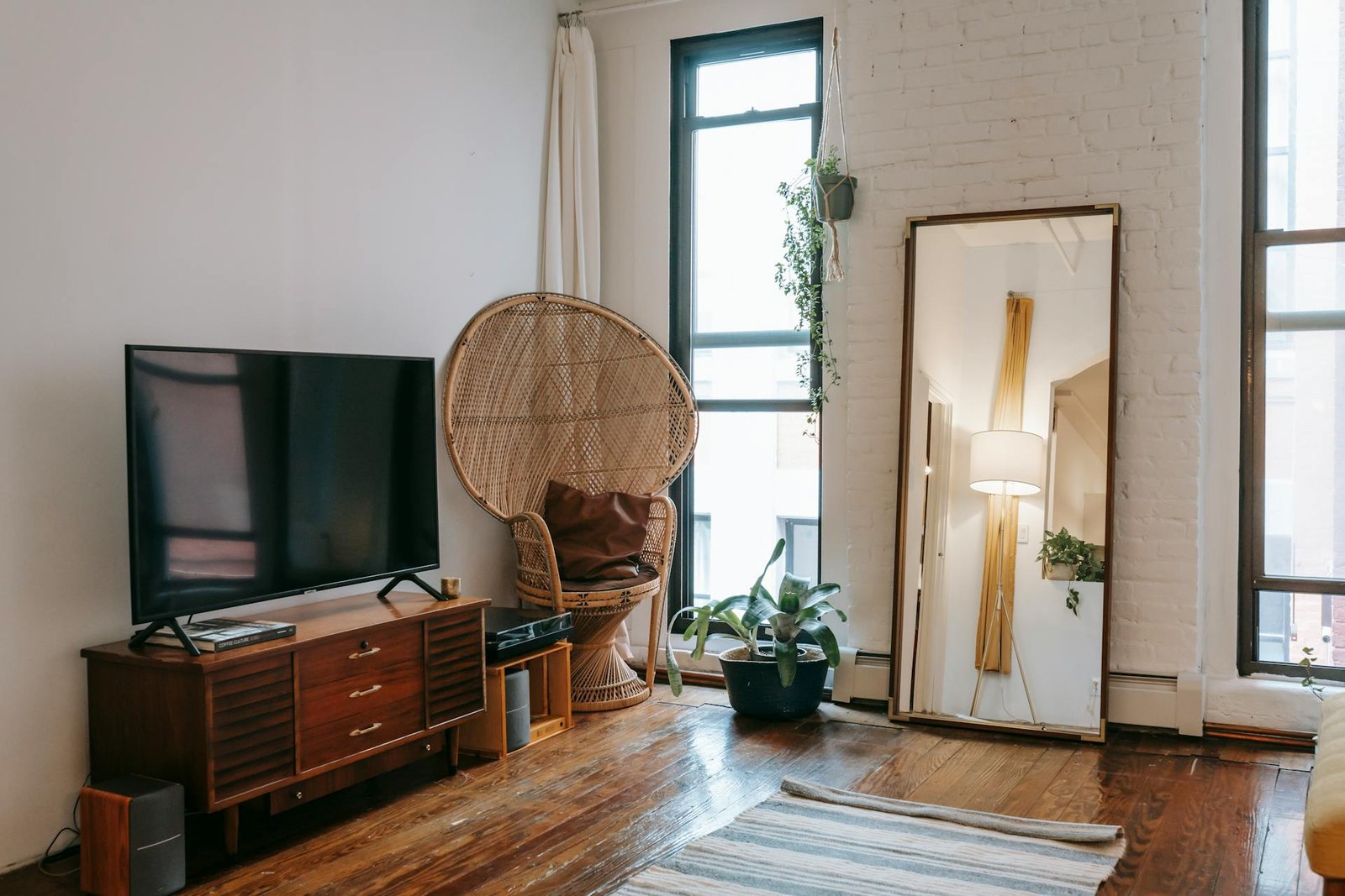 How to Decorate Your Home on a Budget Without Sacrificing Style - Momma ...